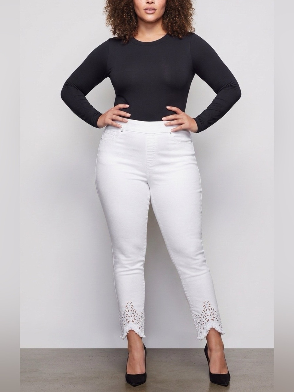 Chico's White Cropped Jeans with Laser-Cut Undone Hem size 10/1.5